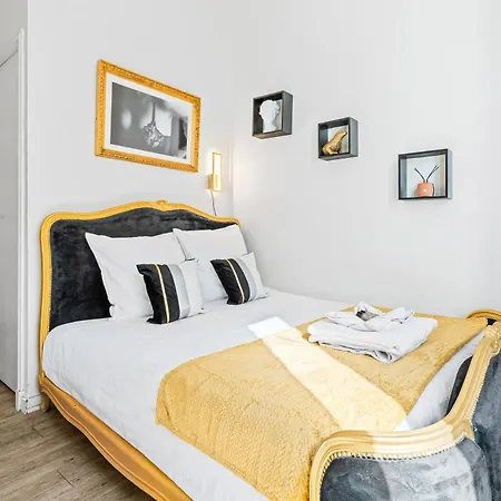 One Minute From - Air Conditioning - Wi-fi - Tram - Fully Equipped Kitchen *