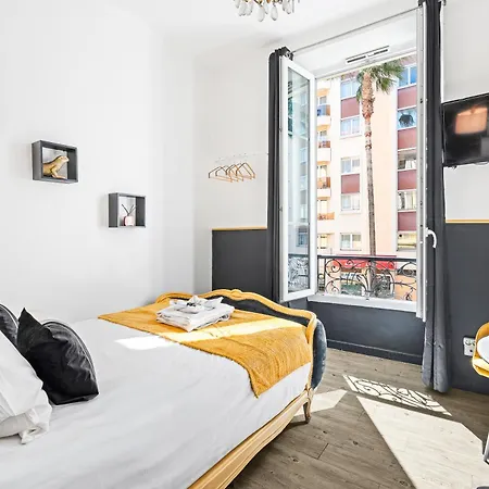 דירה One Minute From - Air Conditioning - Wi-fi - Tram - Fully Equipped Kitchen ניס