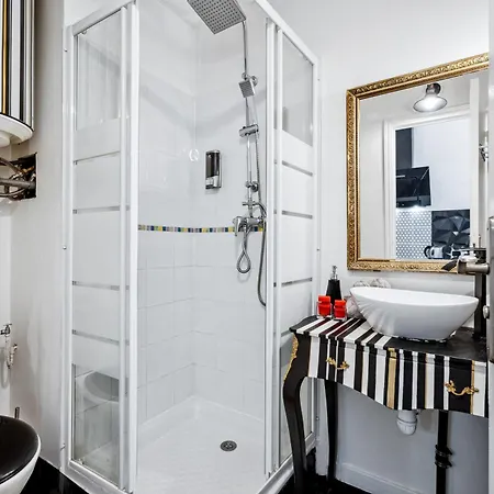 One Minute From - Air Conditioning - Wi-fi - Tram - Fully Equipped Kitchen Nice
